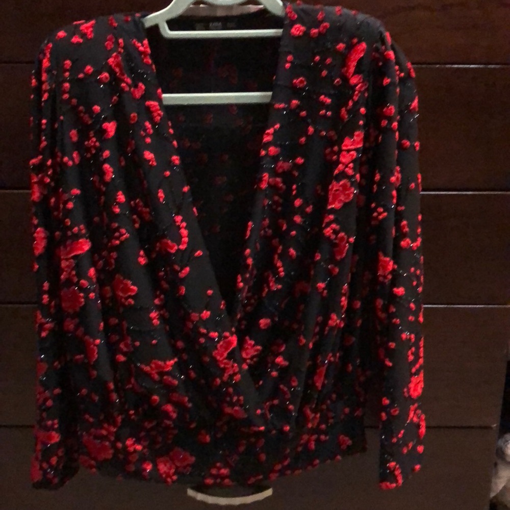NWOT silky appliqué shirt